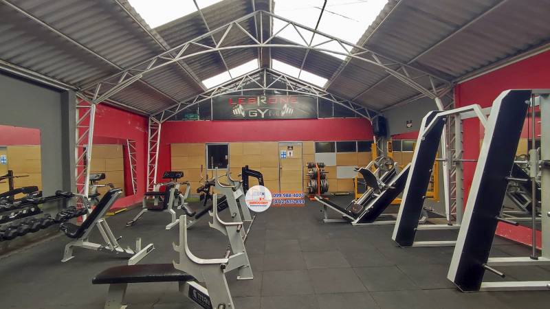 C1217 Amplio local comercial en venta